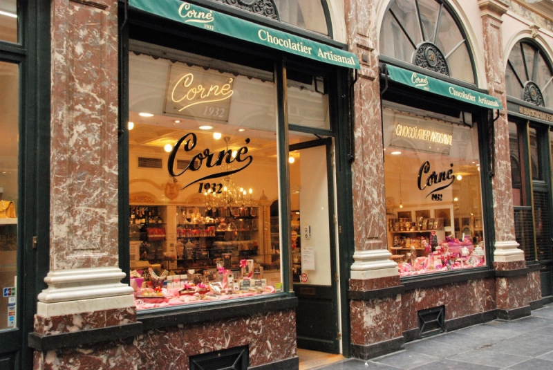 boulangerie-NANS LES PINS-min_chocolate_chocolaterie_shop_luxury_chic_gallery_brussels_belgium-558146