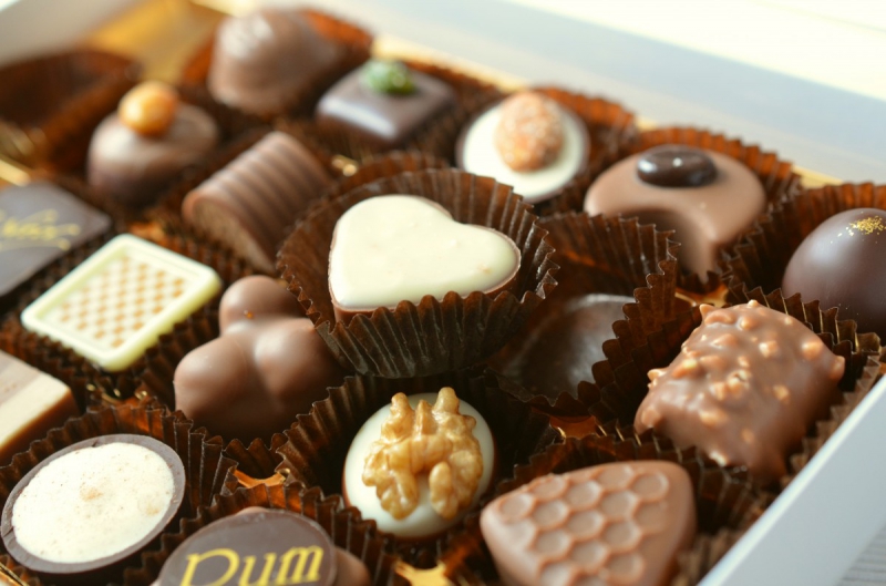 boulangerie-NANS LES PINS-min_chocolates_food_candy_calories_nibble_chocolate_heart-782043